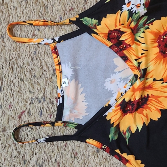 Sunflower romper size M - Picture 2 of 2